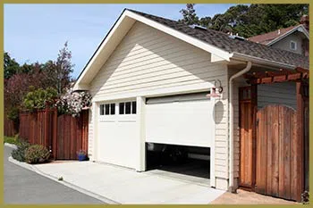 Security Garage Door Repair Service Milwaukee, WI 262-317-9113 - serv-sid-res-gr-33m